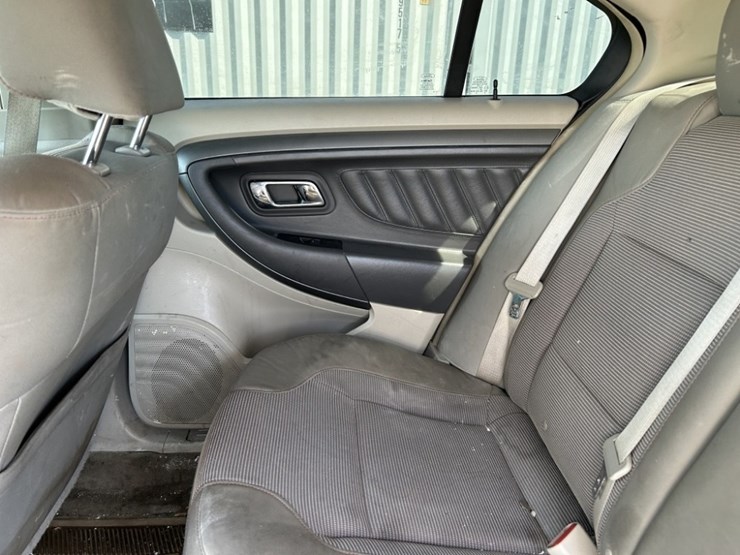 2012-ford-taurus-sel-sedan-image-25