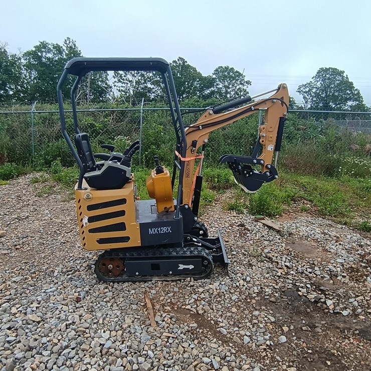 #24705 • 2025 AGT MX12RX Mini Escavator