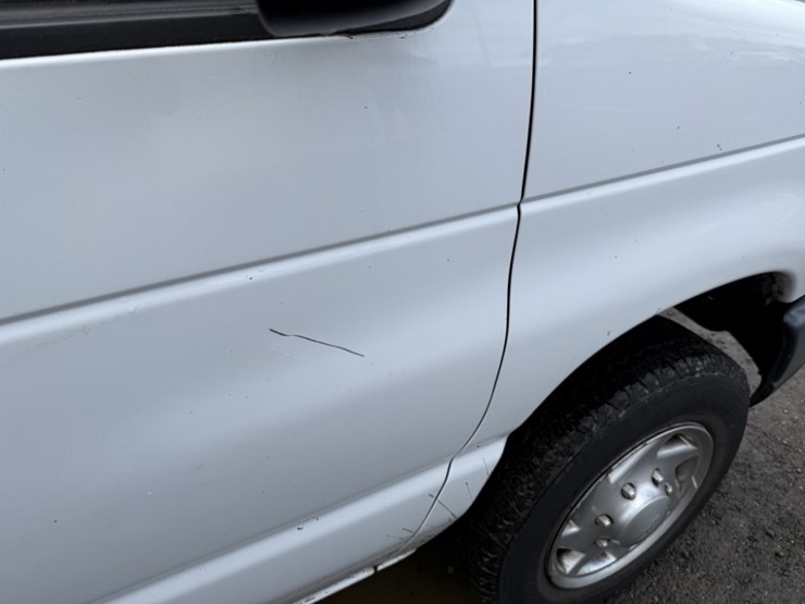 2013-ford-e350-image-24