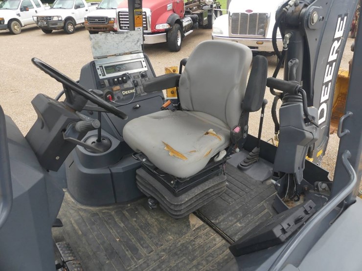 2019-deere-310l-image-14