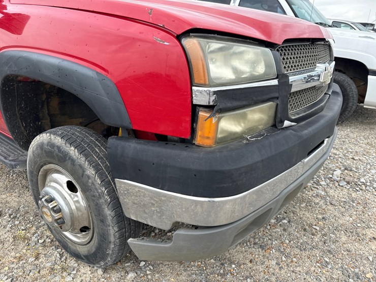 2004-chevrolet-silverado-3500-image-25