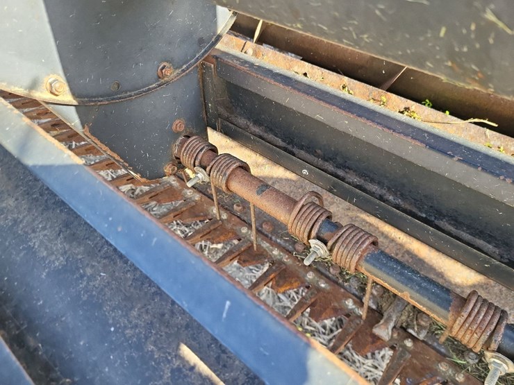 international-8840-swather-image-16
