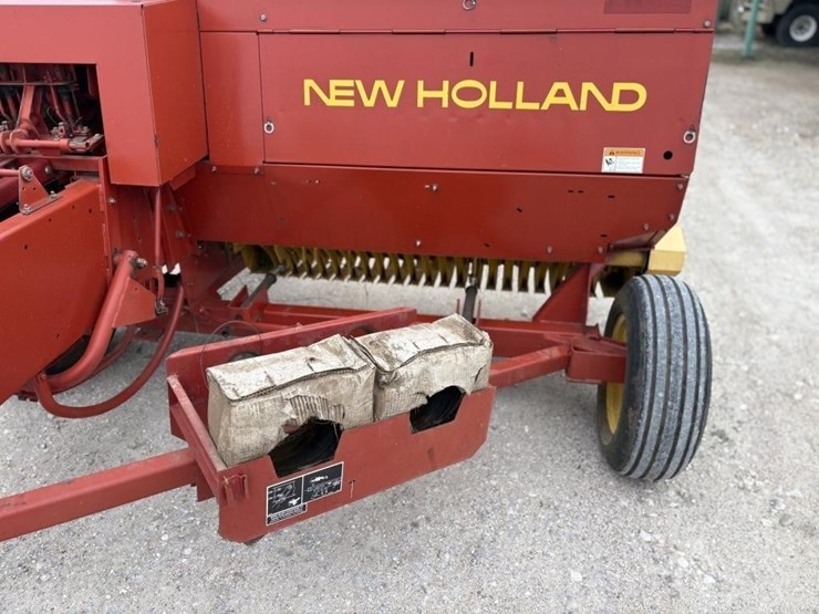 new-holland-570-image-4