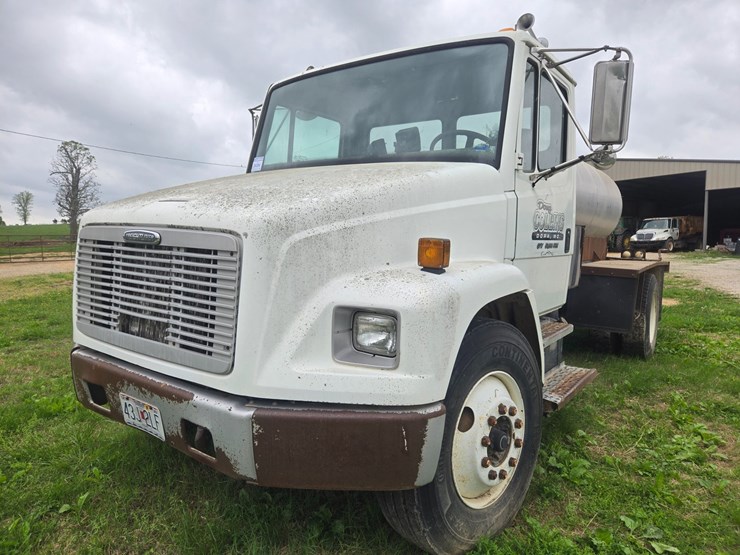 1999-freightliner-fl70-image-1