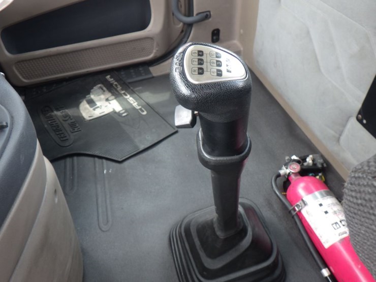 2017-freightliner-cascadia-113-image-18