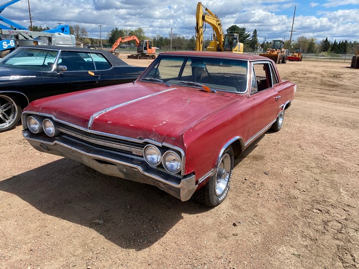 #121-•-1965-oldsmobile-442-(no-title)-(nitke-yard-mosinee,-wi)-image-1