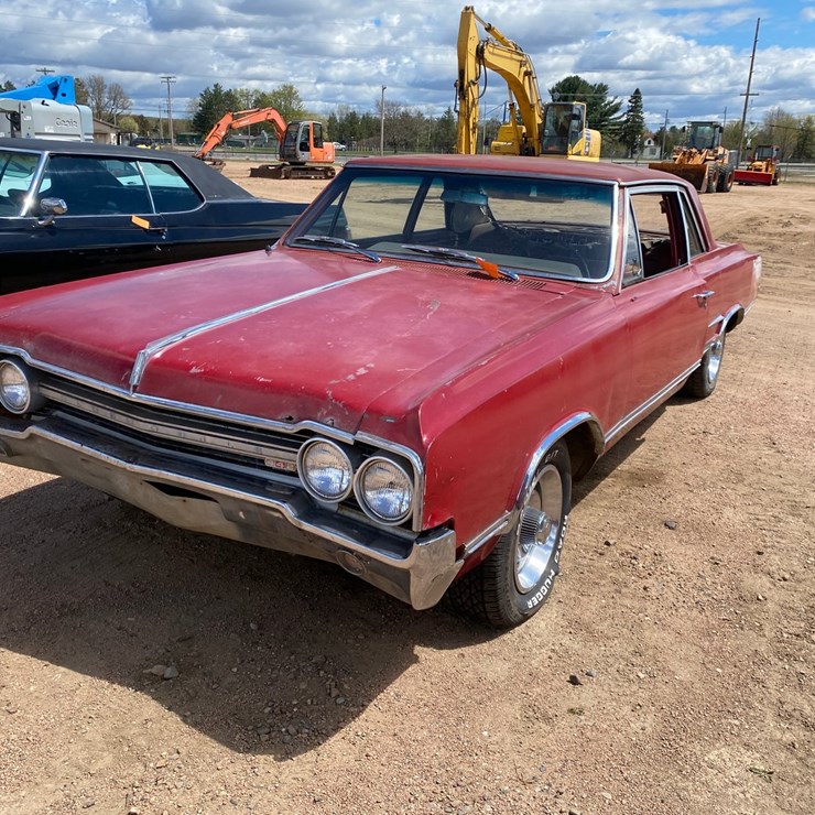 #121 • 1965 Oldsmobile 442 (No Title) (Nitke Yard-Mosinee, WI)