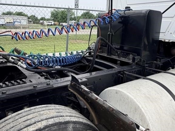 l2--1998-mack-maxi-cruise-truck-image-16