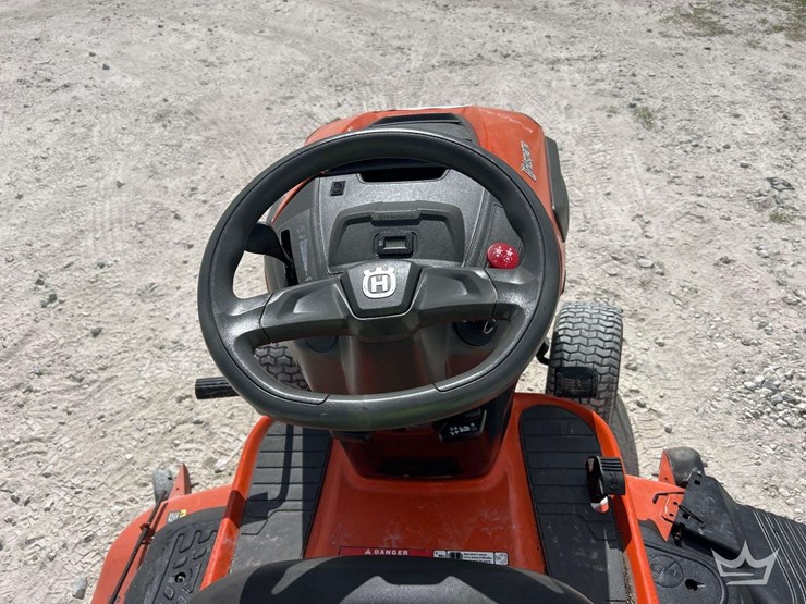 2005-husqvarna-yth24v53-54in-riding-lawn-mower-image-12