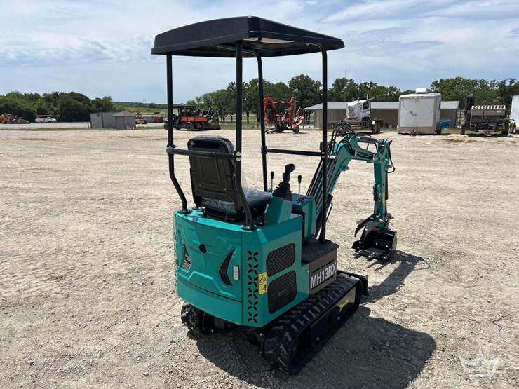 mini-excavator-image-3