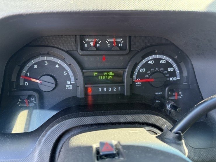 2014-ford-cargo-image-26