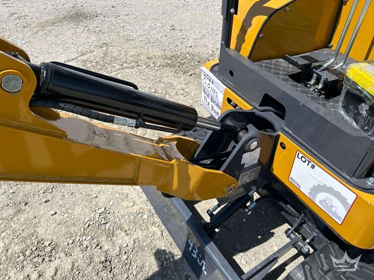 mini-excavator-image-23