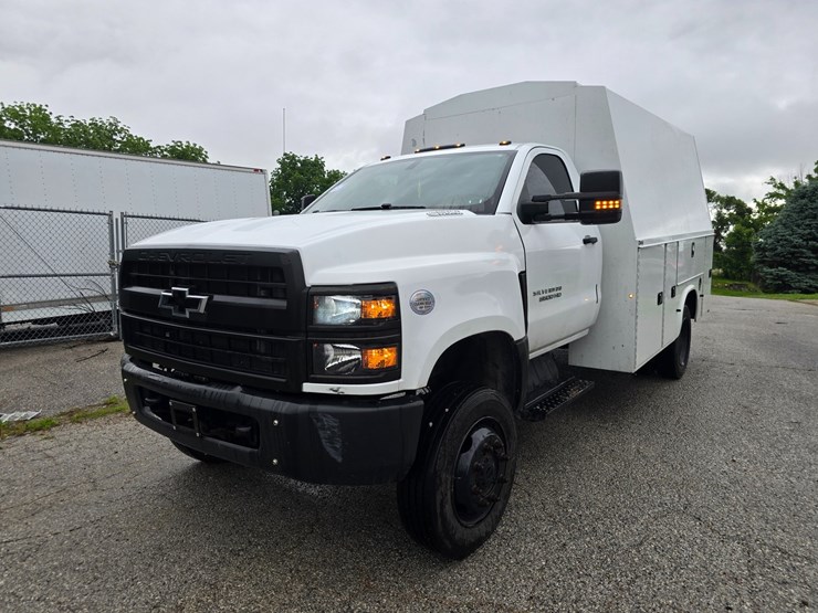 2021-chevrolet-silverado-6500hd-image-2