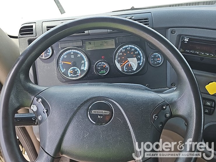 2017-freightliner-cascadia-125-image-38