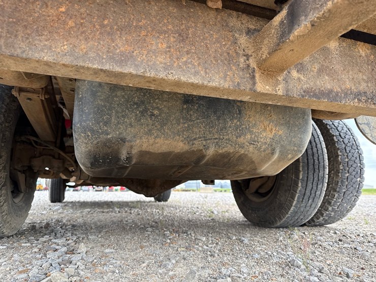 2004-chevrolet-silverado-3500-image-9
