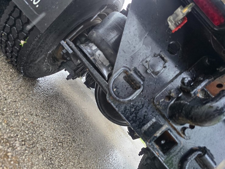 2015-freightliner-cascadia-113-image-98