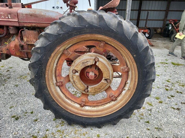 1946-farmall-h-tractor-image-17