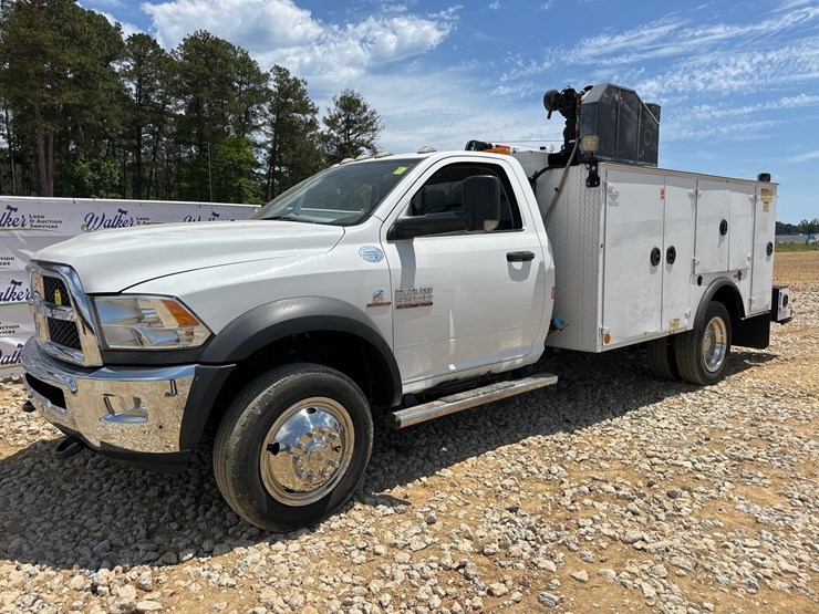 #20652-•-2017-ram-5500-service-truck-image-2