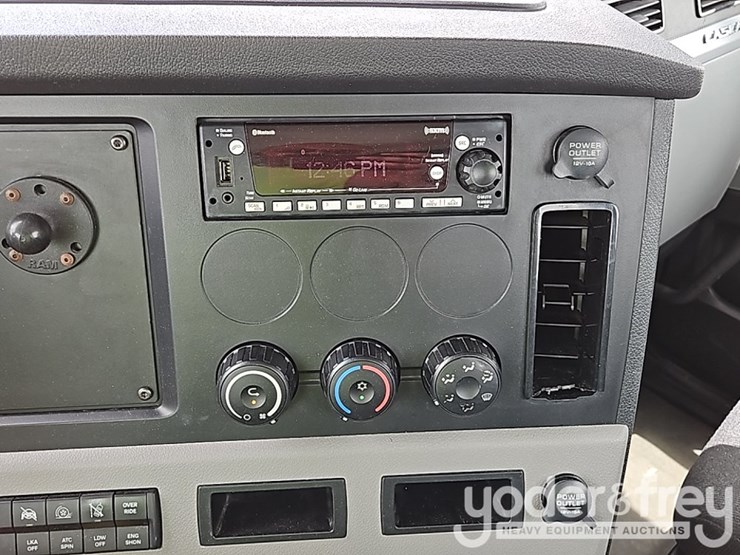 2022-freightliner-cascadia-116-image-25