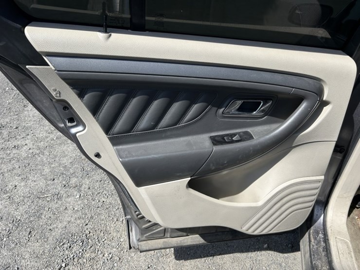 2012-ford-taurus-sel-sedan-image-27