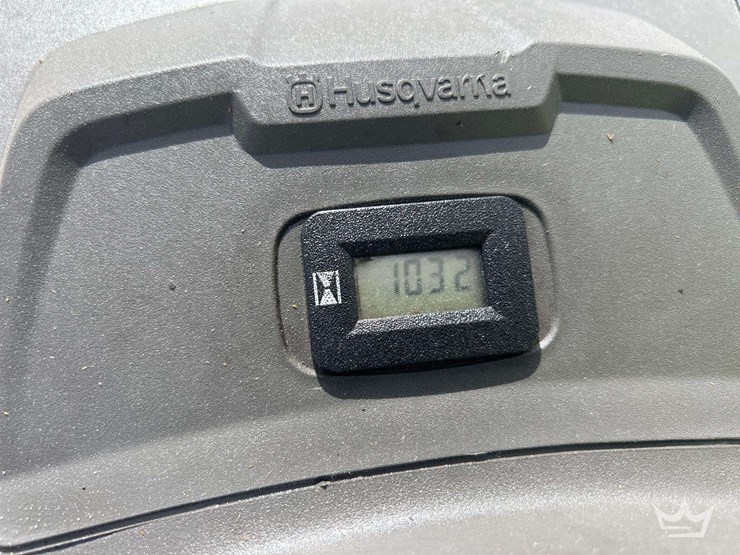 2005-husqvarna-yth24v53-54in-riding-lawn-mower-image-6