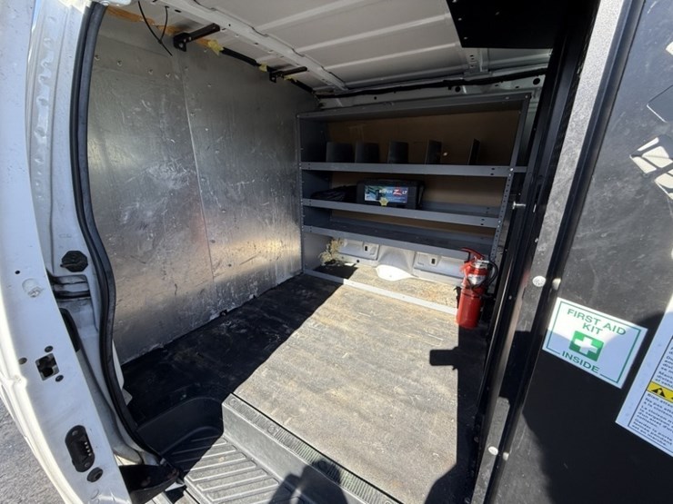 2014-ford-cargo-image-22