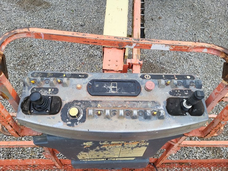 2000-jlg-600s-image-14