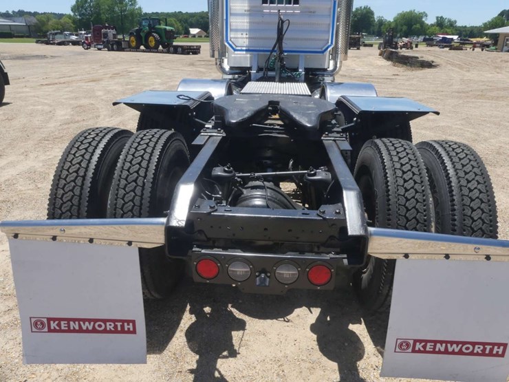 2015-kenworth-t800-image-10