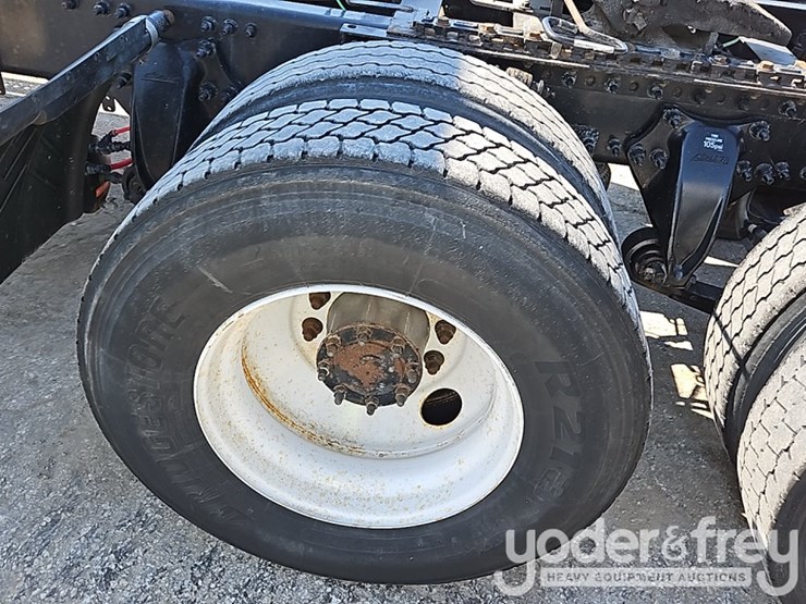 2019-freightliner-cascadia-125-image-27