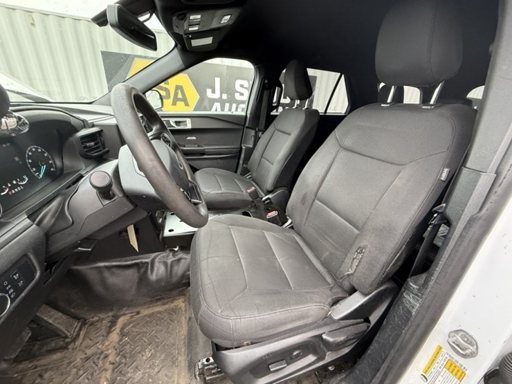 2020-ford-explorer-image-25