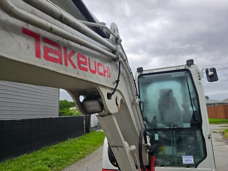 #24032-•-2024-takeuchi-tv350r-excavator-image-40