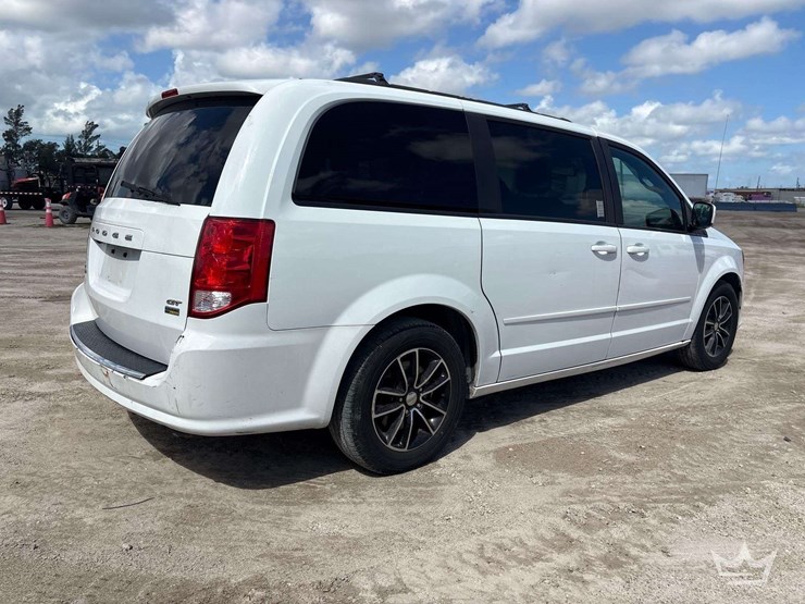 2017-dodge-grand-caravan-image-4