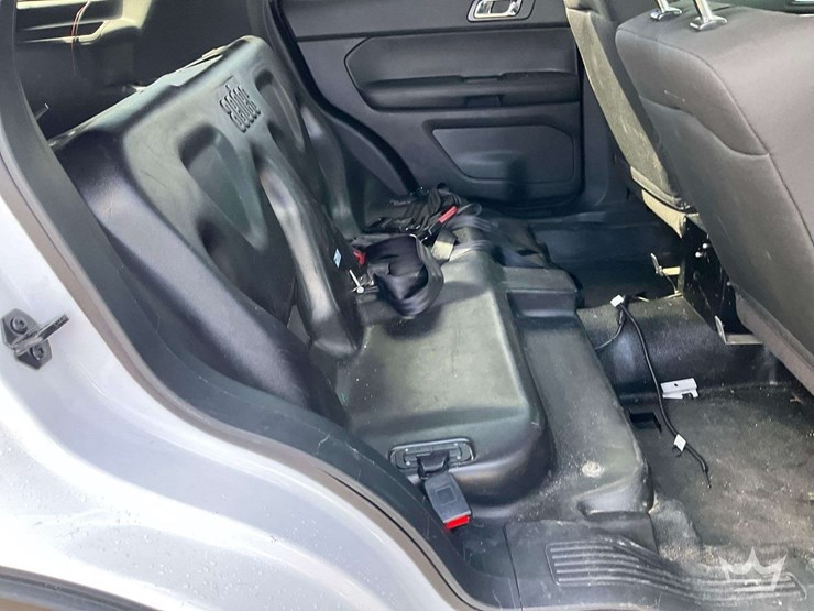 2017-ford-explorer-image-24