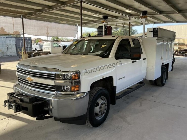 2015-chevrolet-silverado-3500hd-image-4