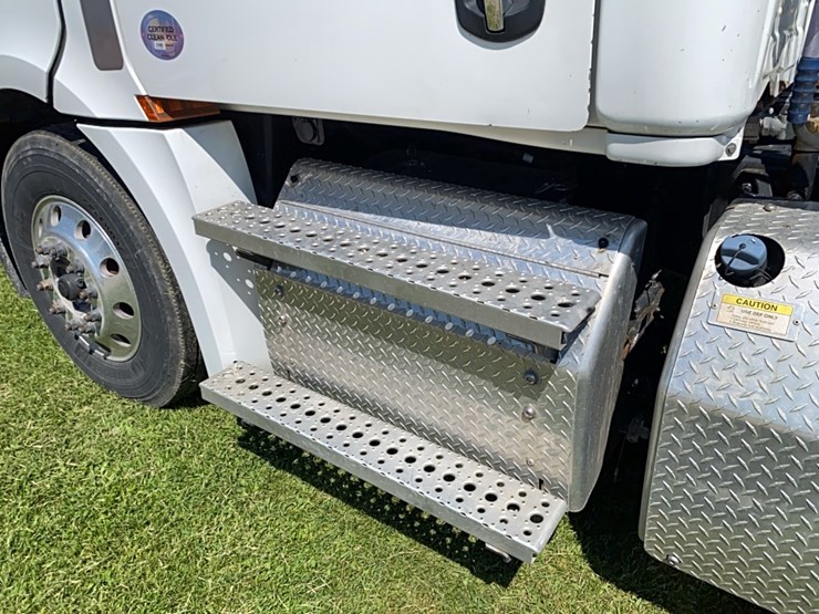 2019-freightliner-cascadia-day-cab-image-35
