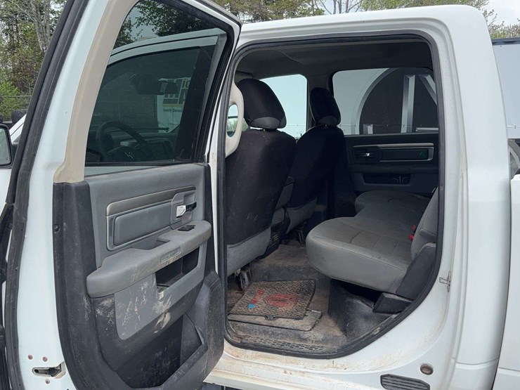 2013-dodge-2500-image-15