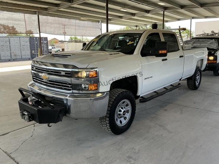 2017-chevrolet-silverado-3500hd-image-4