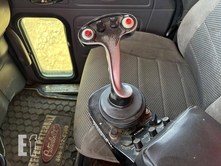 2008-peterbilt-367-image-32