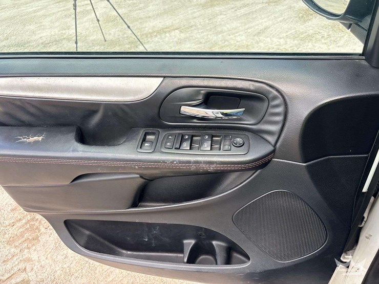 2017-dodge-grand-caravan-image-11