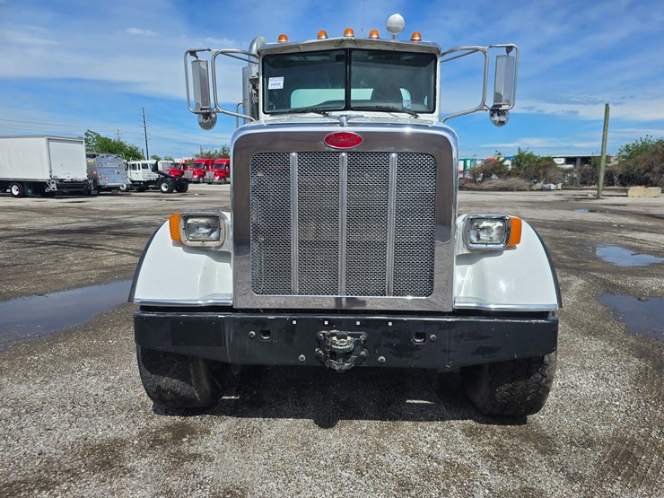 2014-peterbilt-365-image-47
