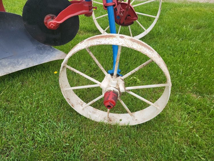 international-1-bottom-pull-type-moldboard-plow-image-11