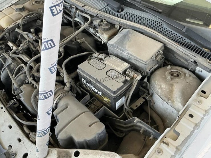 2005-ford-focus-sdn-image-10