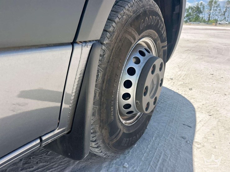 2021-mercedes-benz-sprinter-4500-image-37