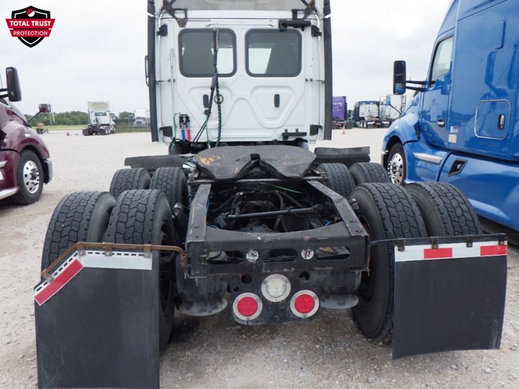 2019-freightliner-cascadia-116-image-7