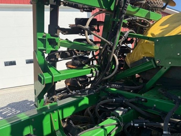 2010-john-deere-1990-image-38