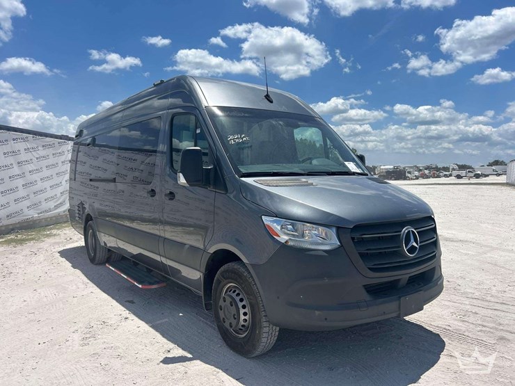 2021-mercedes-benz-sprinter-4500-image-2