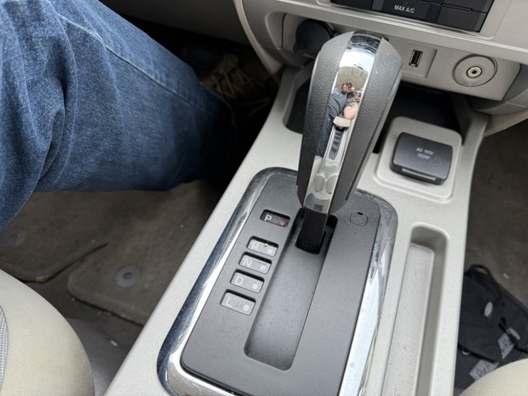 2011-ford-escape-hybrid-image-29