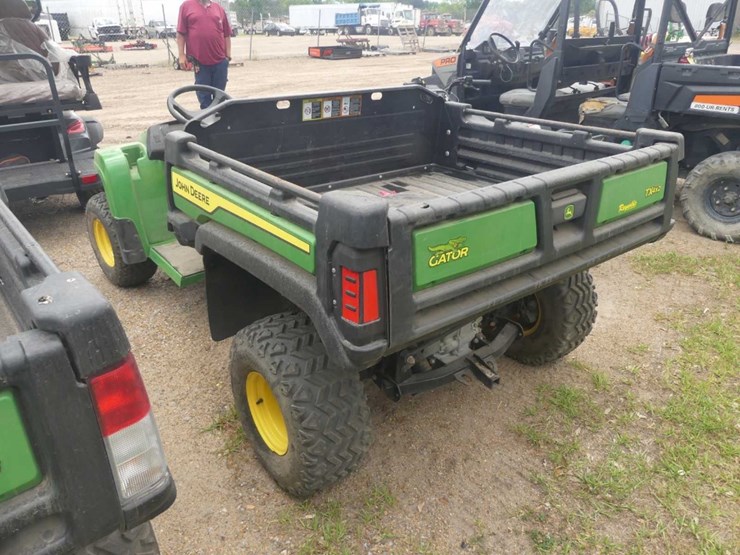 2024-john-deere-gator-image-4