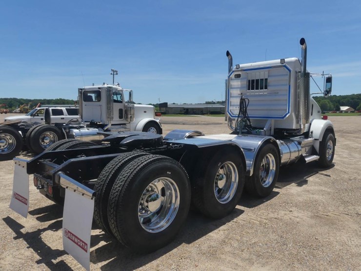 2015-kenworth-t800-image-3