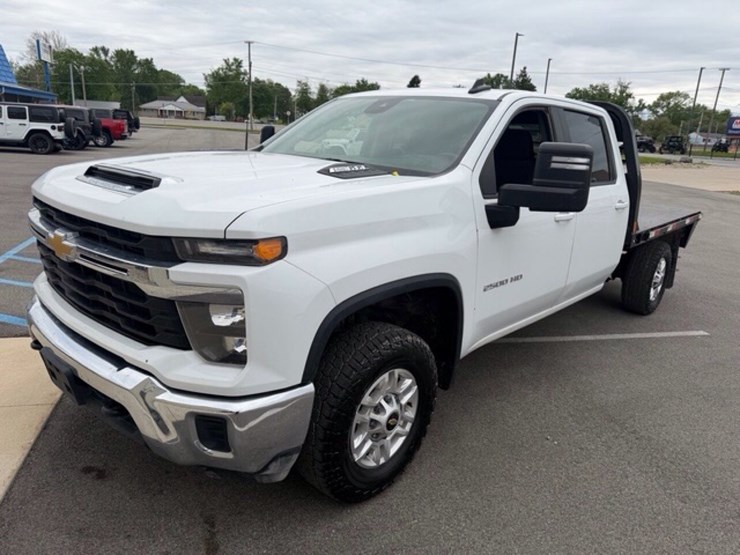 2024-chevrolet-silverado-2500hd-lt-image-7